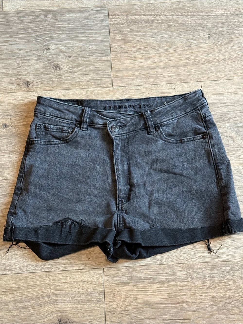 AMERICAN EAGLE Black Cross-Over Denim Shorts Size 6 Festival Boho Whimsigoth 6